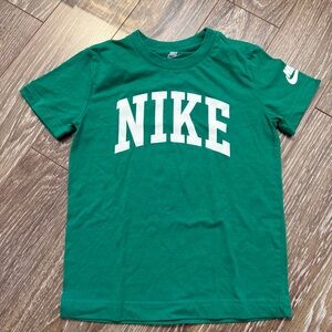 Nike Kids Green T-Shirt Size Small